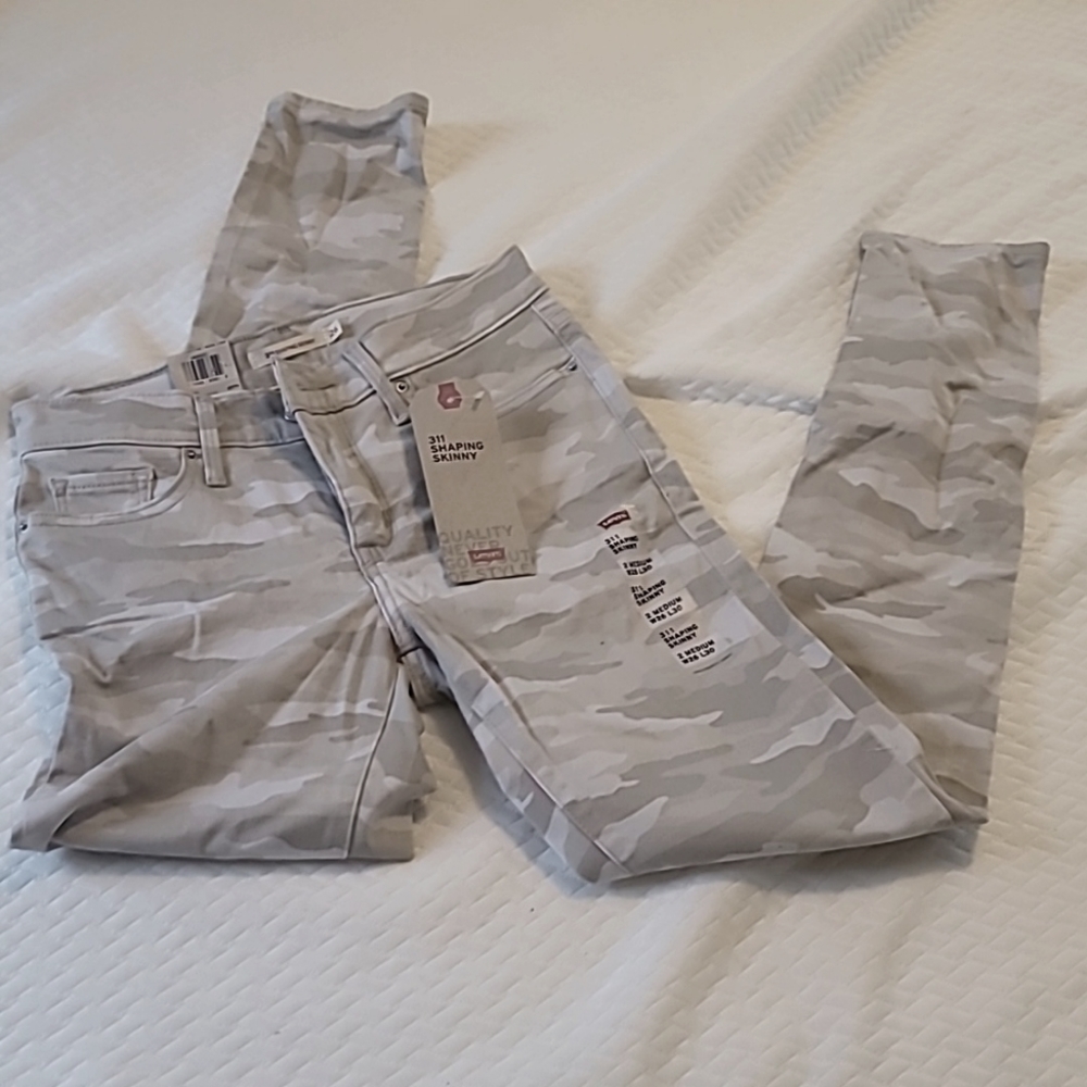 NWT Levi camo shaping skinny jeans